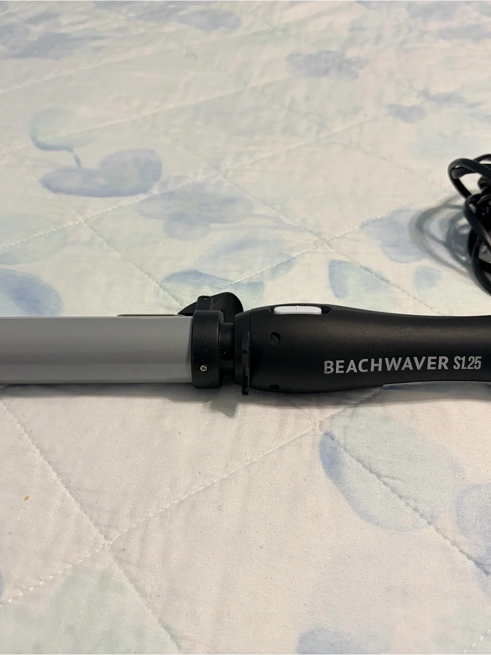 The Beachwaver Co. S1.25 Curling Wand in Silver and Black